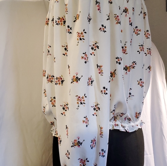 Beautiful XL Off the Shoulder Top, 3/4 sleeve, NWTs,Arizona Jean - Picture 4 of 8